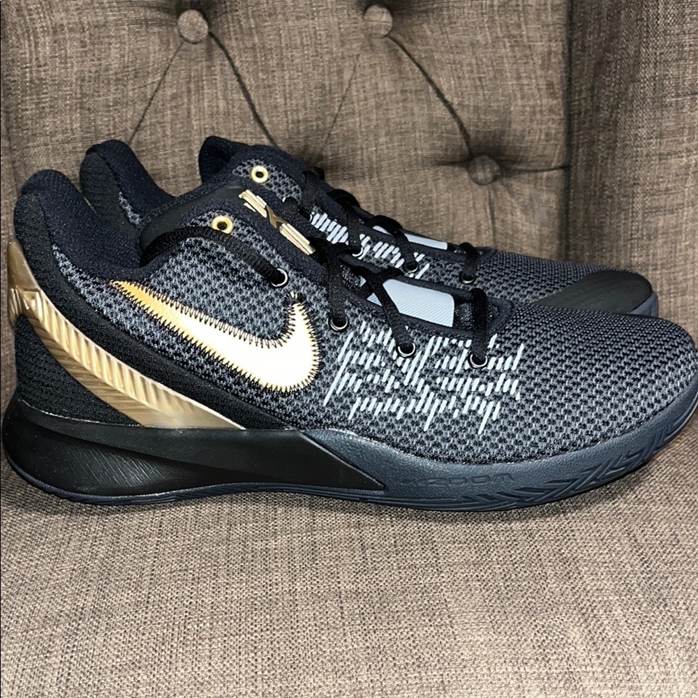 Nike Kyrie Flytrap II Black and Gold Sneakers new in box men's 9 women's 10.5